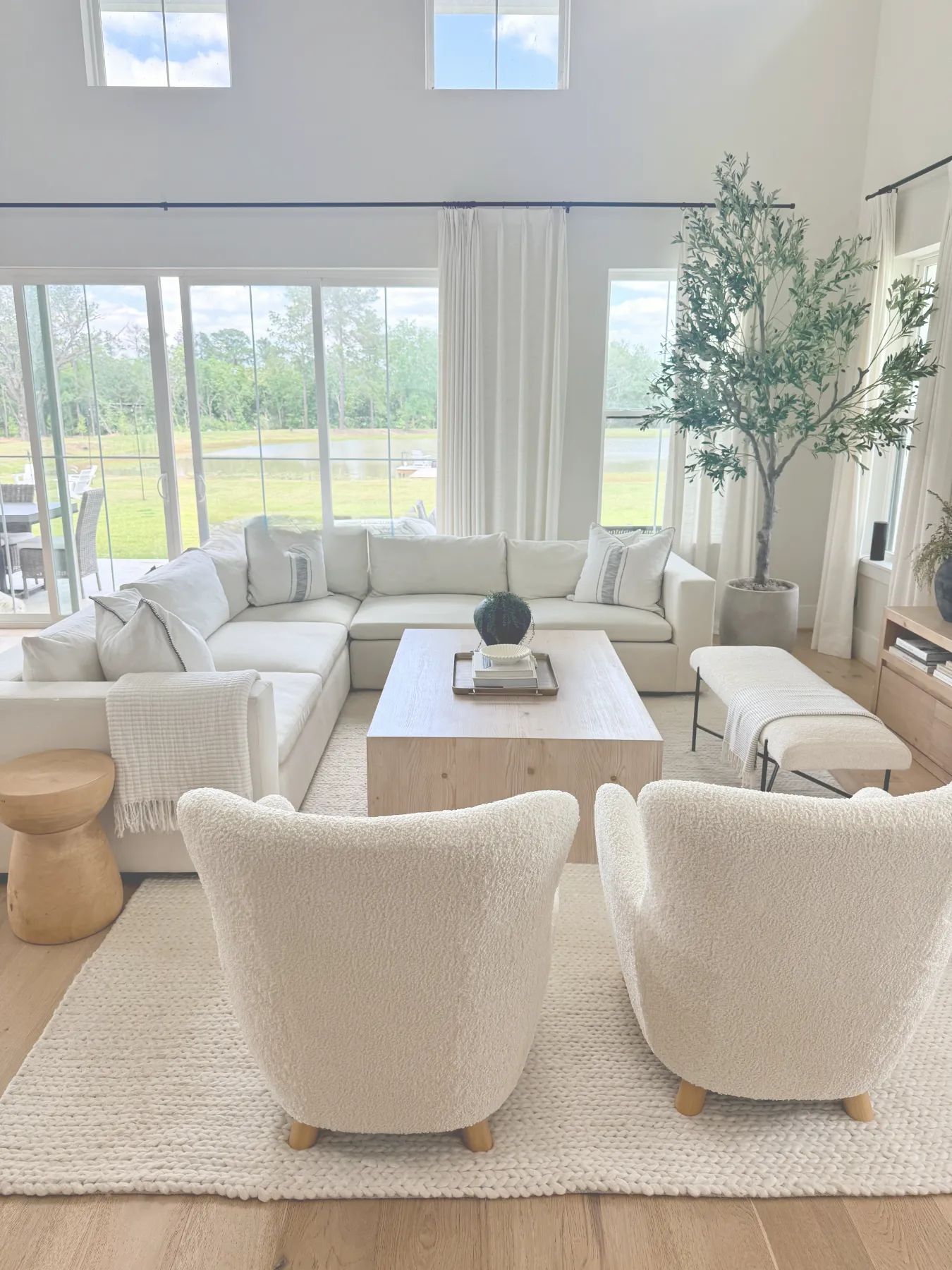 The lake-view living room at Lakeview Ranch